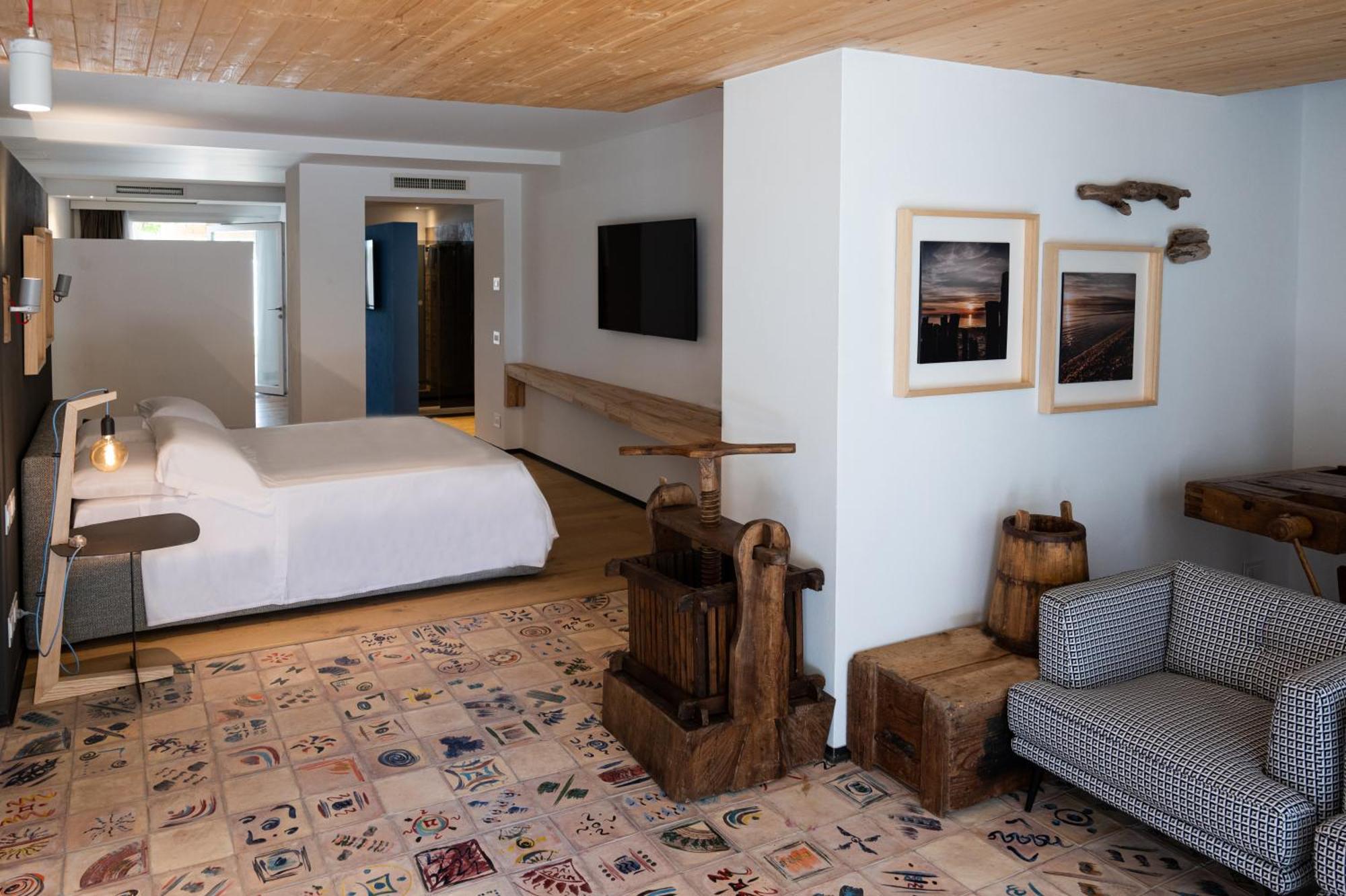 Praia Art Resort - Small Luxury Hotels Of The World (Adults Only) レ・カステッラ エクステリア 写真