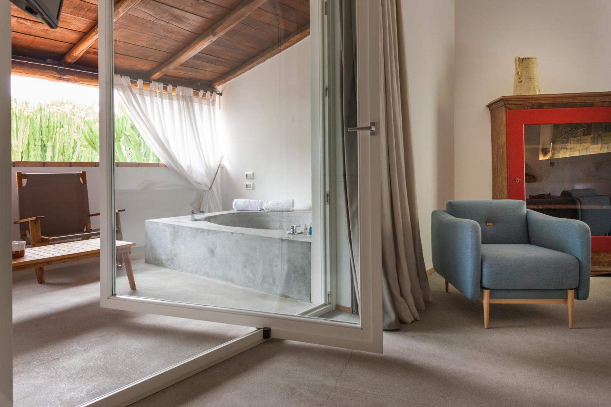 Praia Art Resort - Small Luxury Hotels Of The World (Adults Only) レ・カステッラ エクステリア 写真