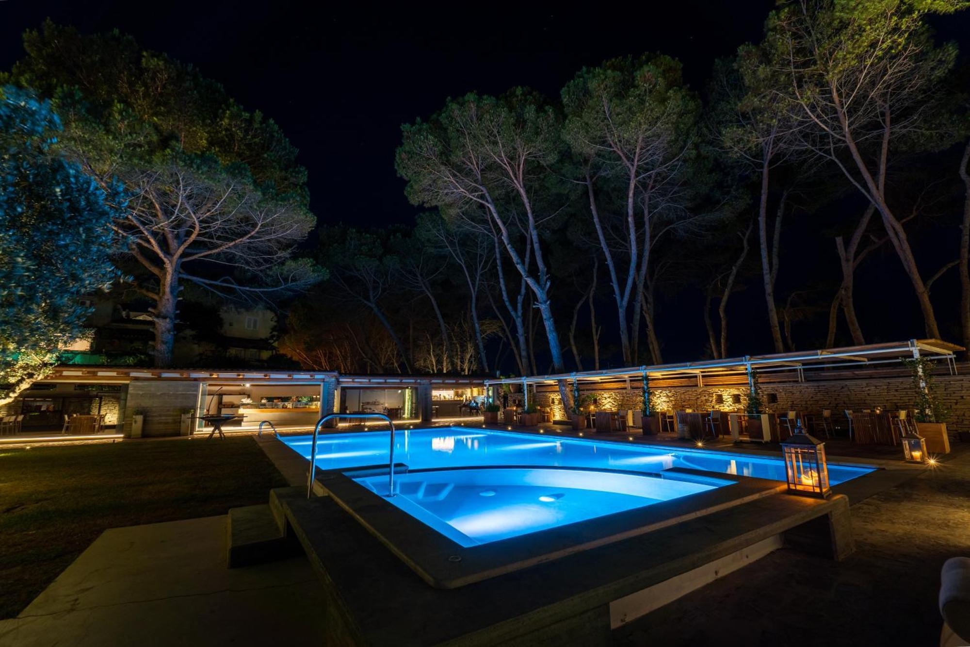 Praia Art Resort - Small Luxury Hotels Of The World (Adults Only) レ・カステッラ エクステリア 写真