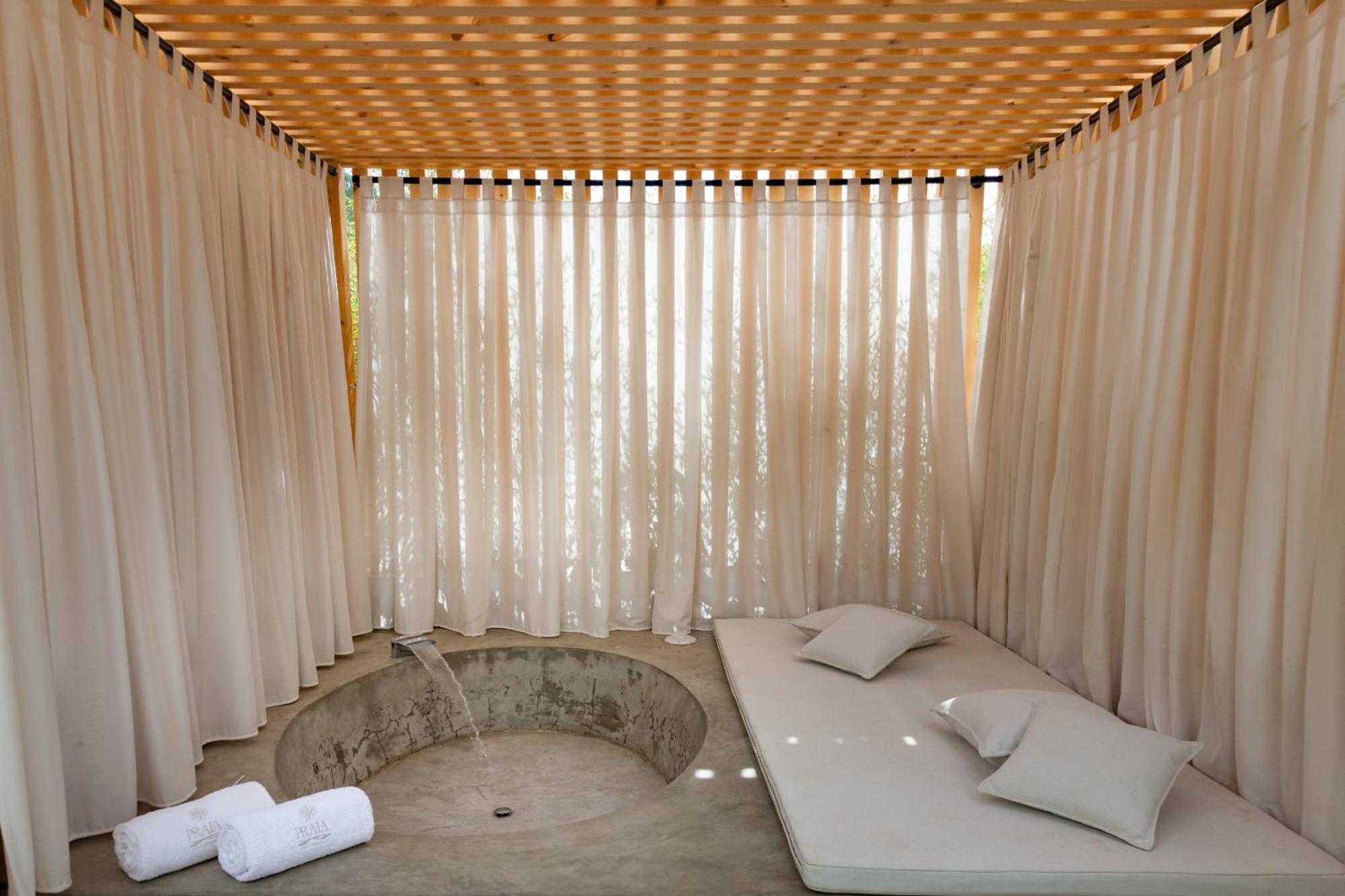Praia Art Resort - Small Luxury Hotels Of The World (Adults Only) レ・カステッラ エクステリア 写真