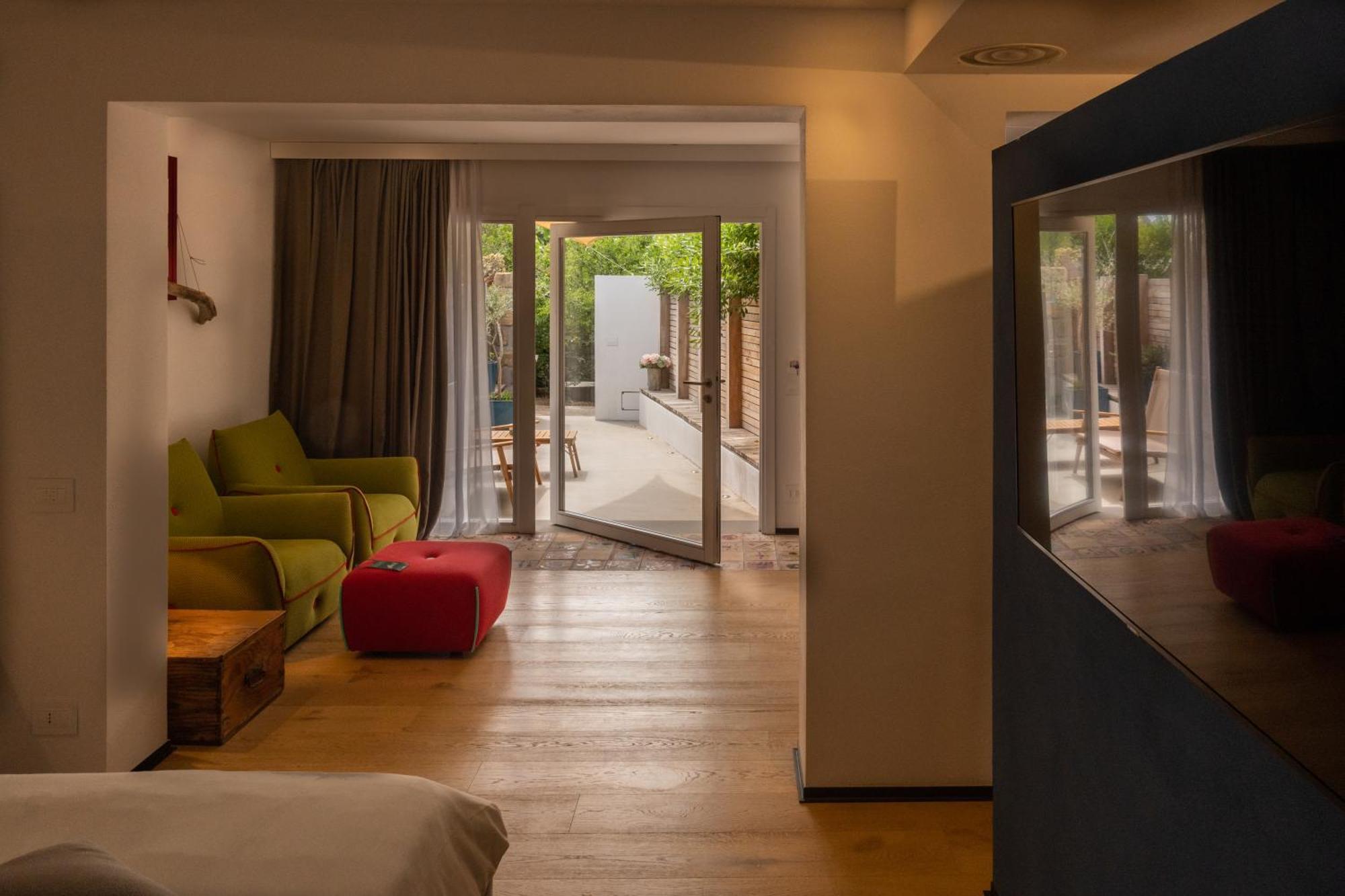 Praia Art Resort - Small Luxury Hotels Of The World (Adults Only) レ・カステッラ エクステリア 写真