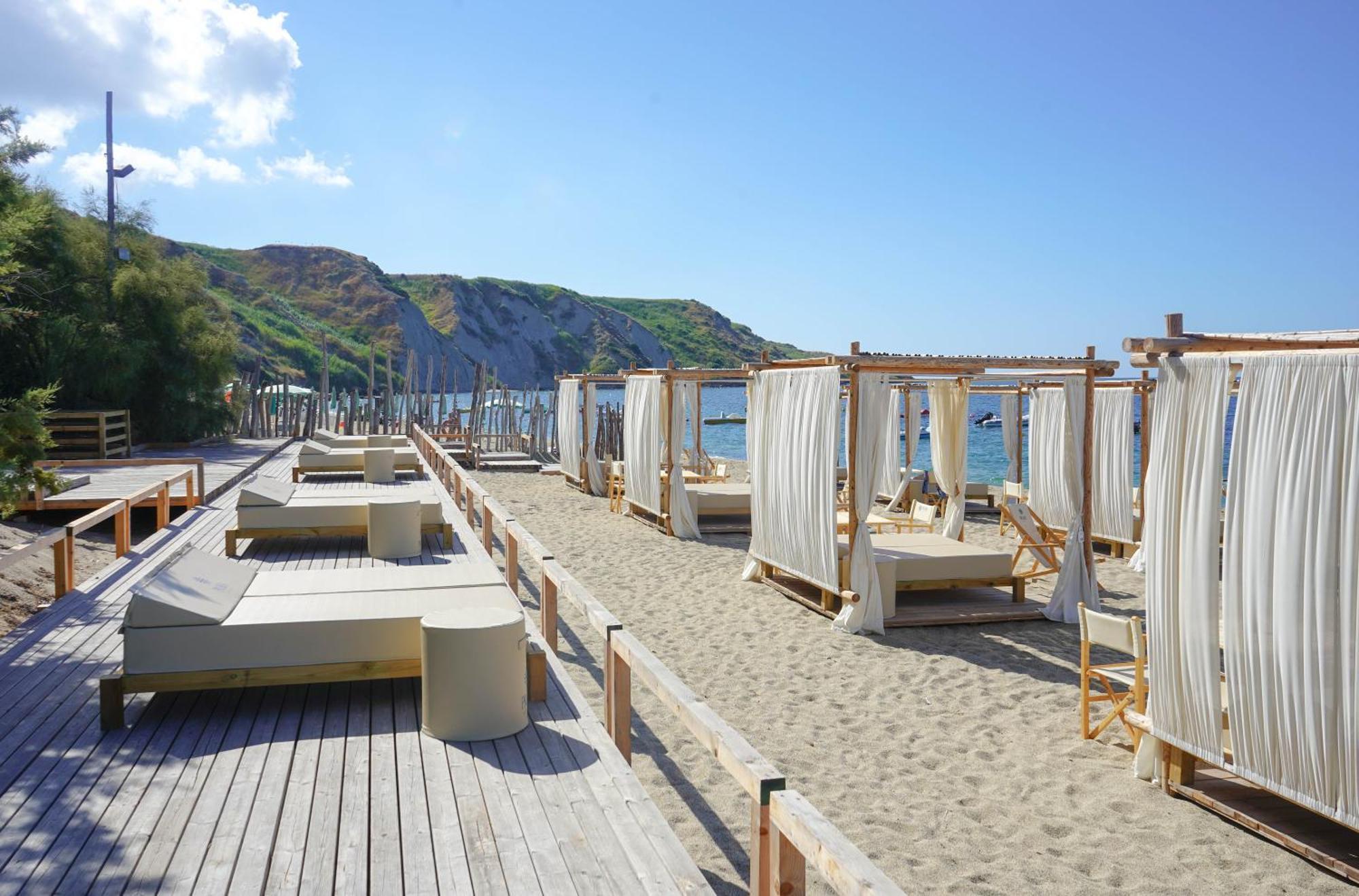 Praia Art Resort - Small Luxury Hotels Of The World (Adults Only) レ・カステッラ エクステリア 写真